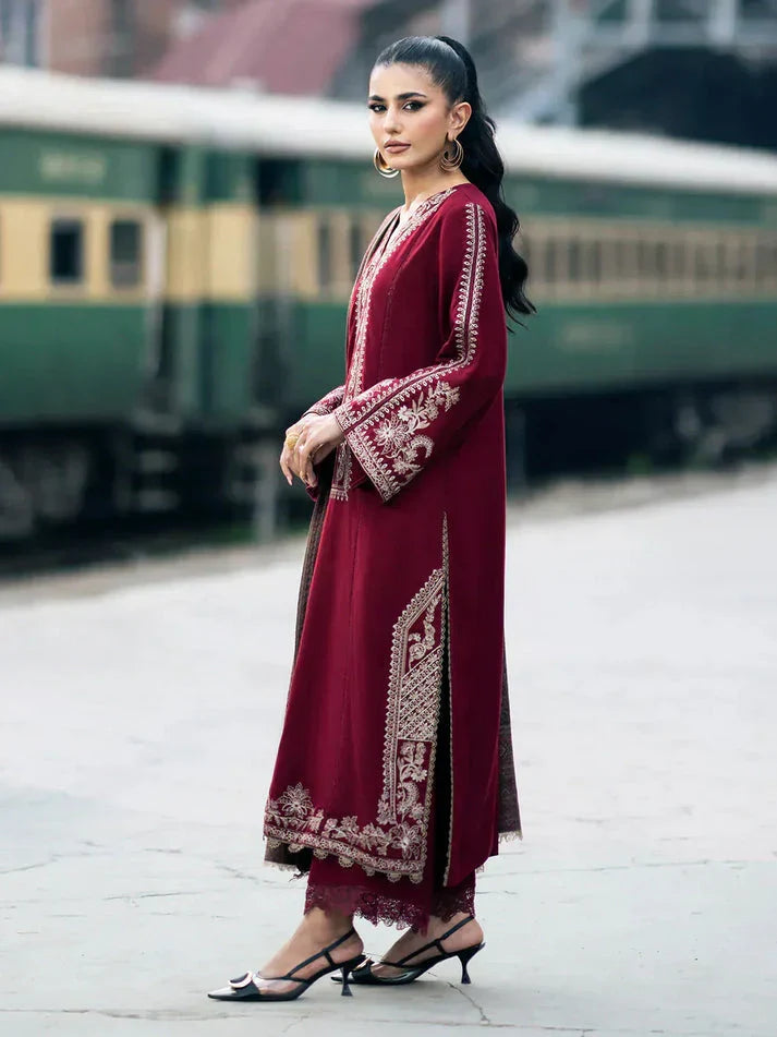 IZEL Premium Embroidered Lawn 3-Piece Suit