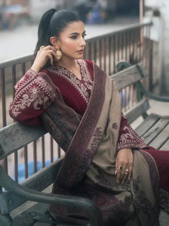 IZEL Premium Embroidered Lawn 3-Piece Suit