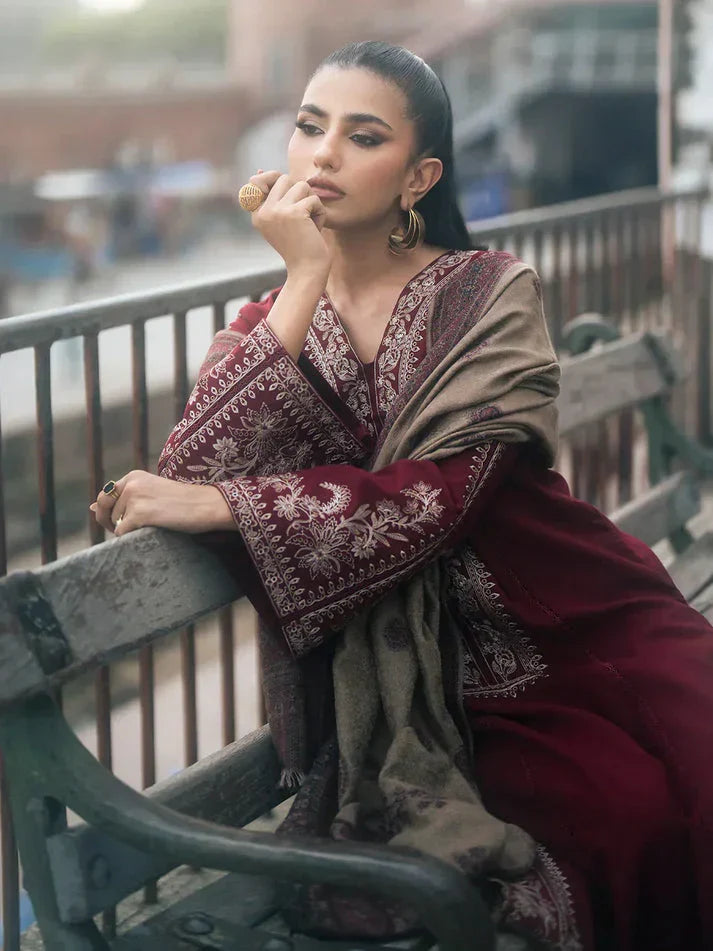 IZEL Premium Embroidered Lawn 3-Piece Suit